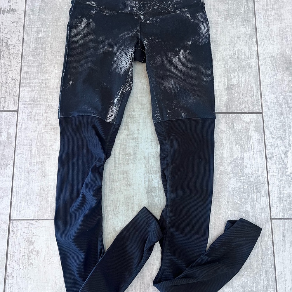 ALO Yoga Airbrush High-Waist Highlight Goddess  Leggings - Picture 2 of 10